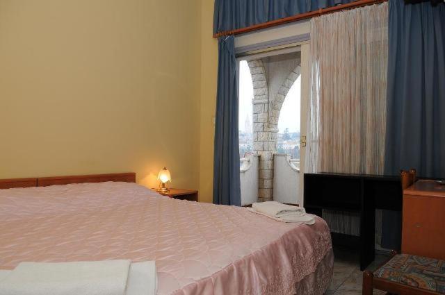 Pansion Manuela Hotel Vrsar Bagian luar foto