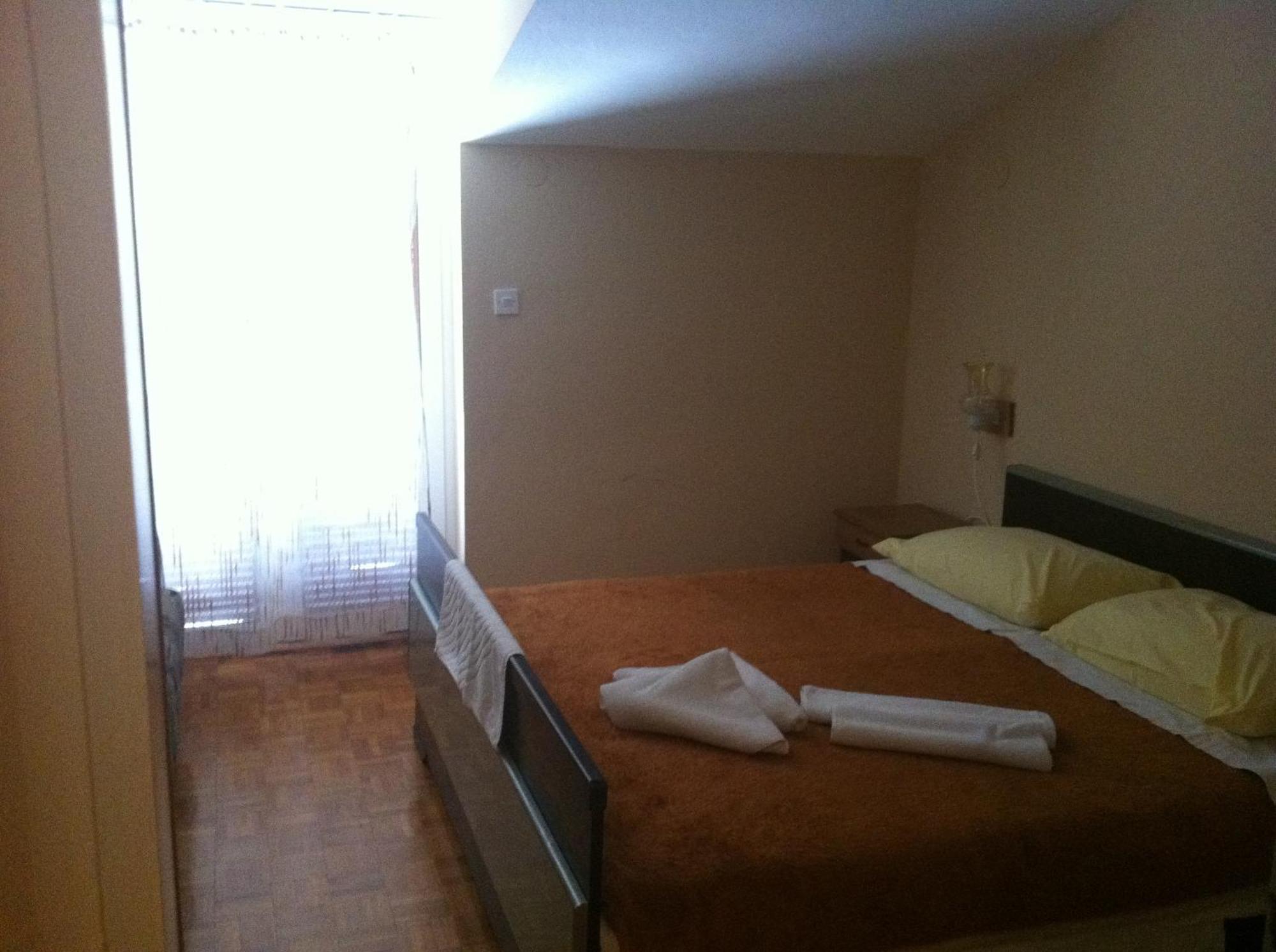 Pansion Manuela Hotel Vrsar Bagian luar foto