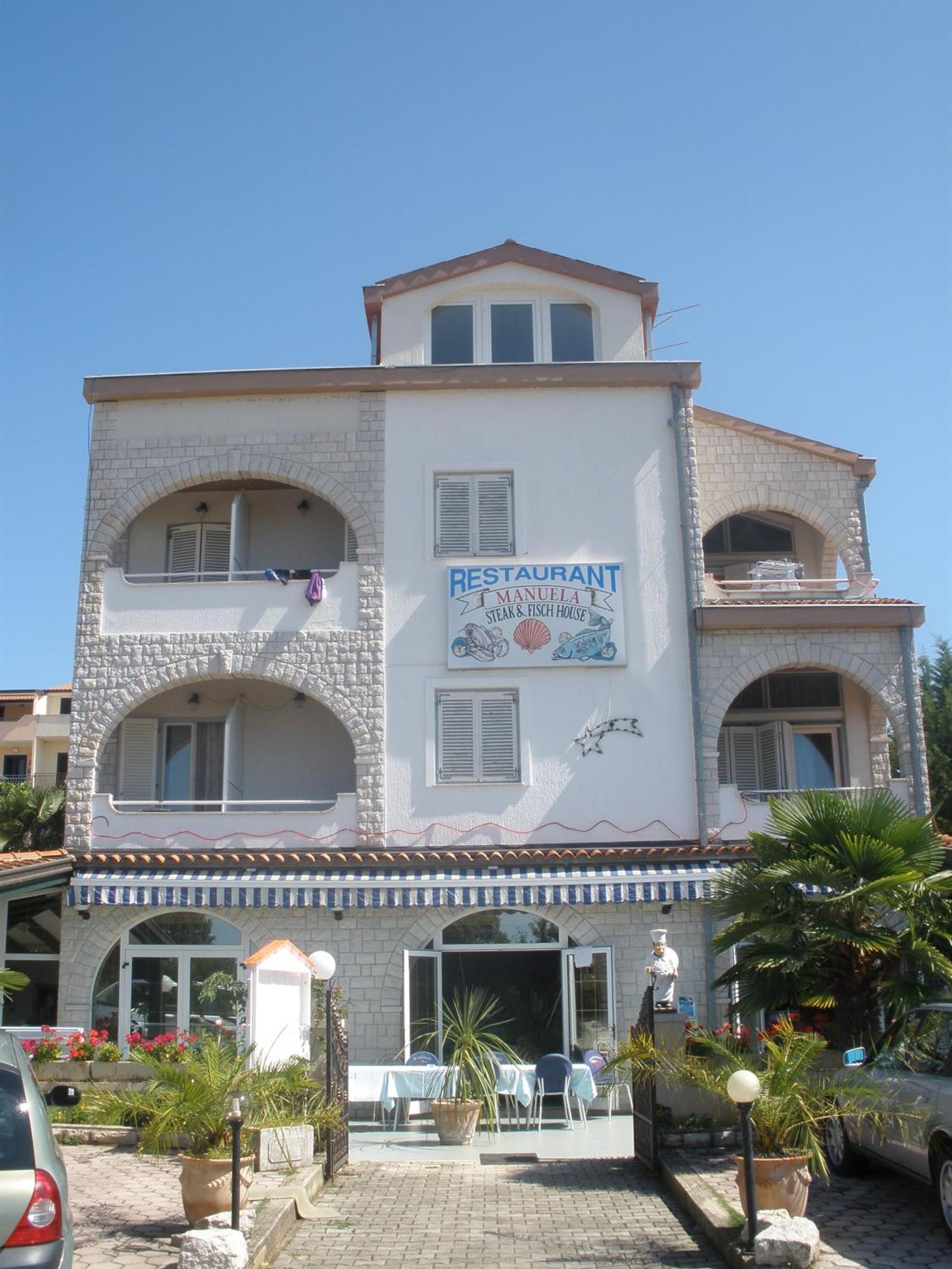 Pansion Manuela Hotel Vrsar Bagian luar foto
